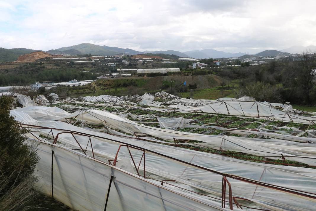 Seralar hayalet gibi uçtu! Pencereden bakan Antalyalılar gözlerine inanamadı - Resim: 17